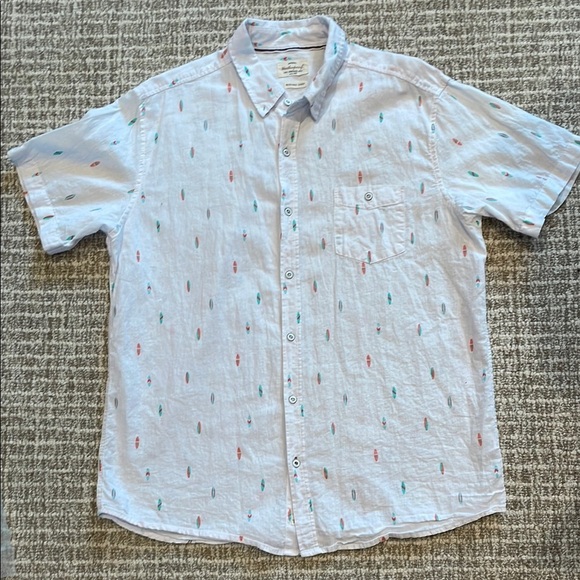 White Casual Button Down Shirt with Short Sleeves and Lightweight Linen Fabric - Picture 1 of 5